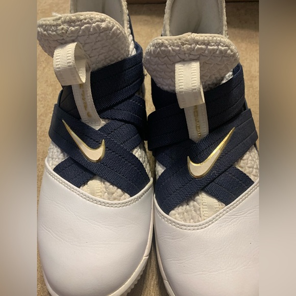 Nike Lebron Soldier Size 5y Used - Picture 2 of 5